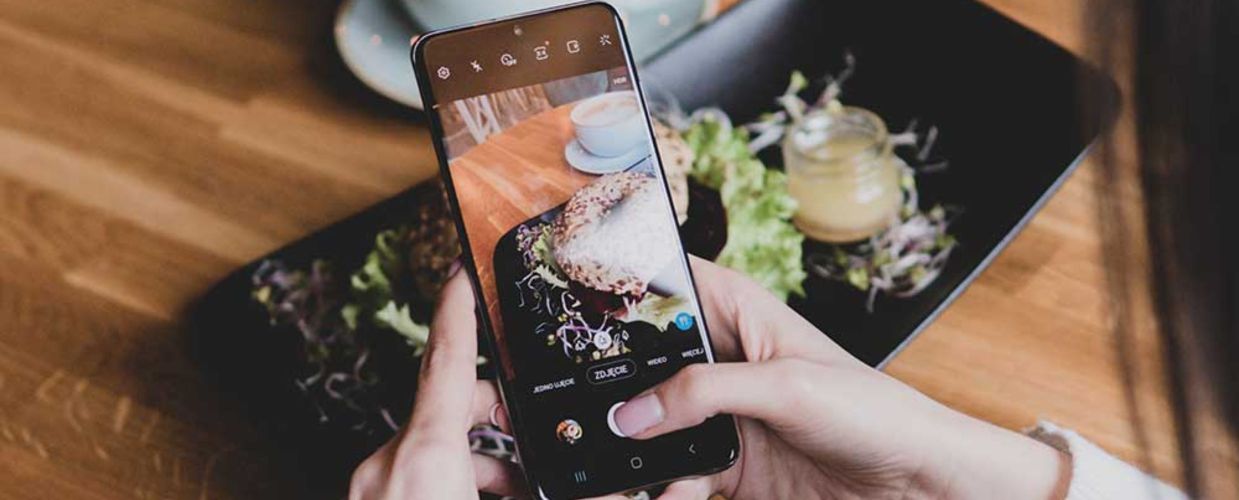 Folie de protecție pentru telefon. Pe care să o alegi?