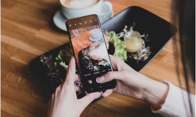 Folie de protecție pentru telefon. Pe care să o alegi?