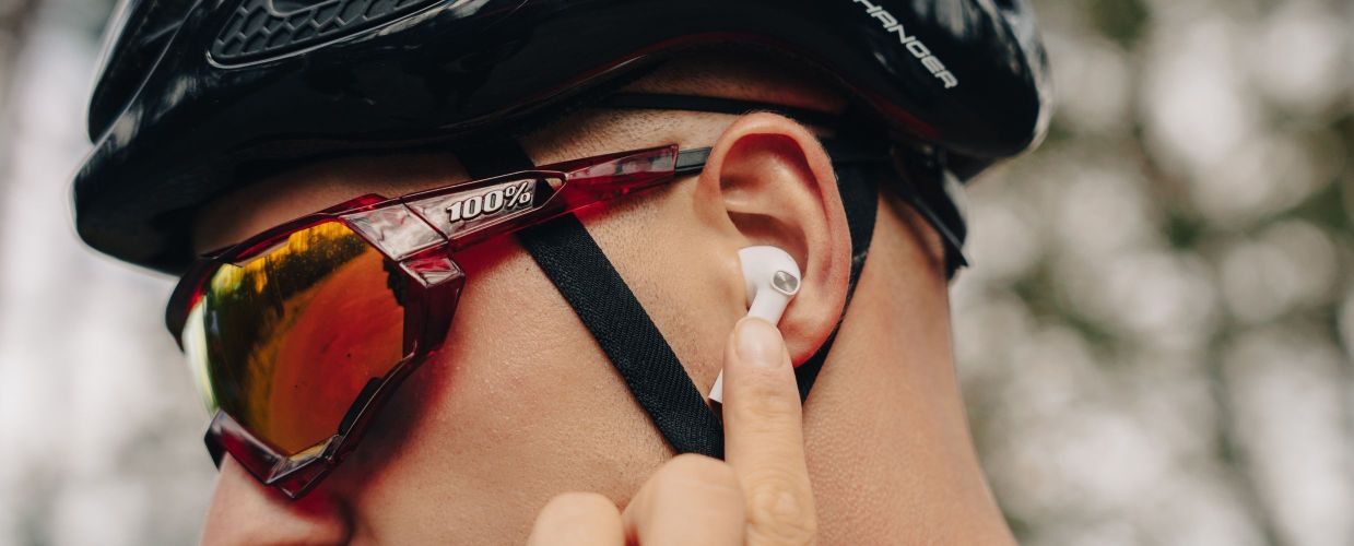 Cum pornești căștile wireless? Ghid pas cu pas