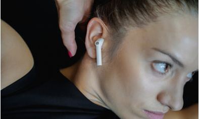 Cum să încarci căștile wireless?