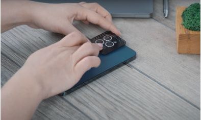 Cum să montezi sticla de protecție pe cameră? Montarea sticlei hibride și a celei din sticlă securizată