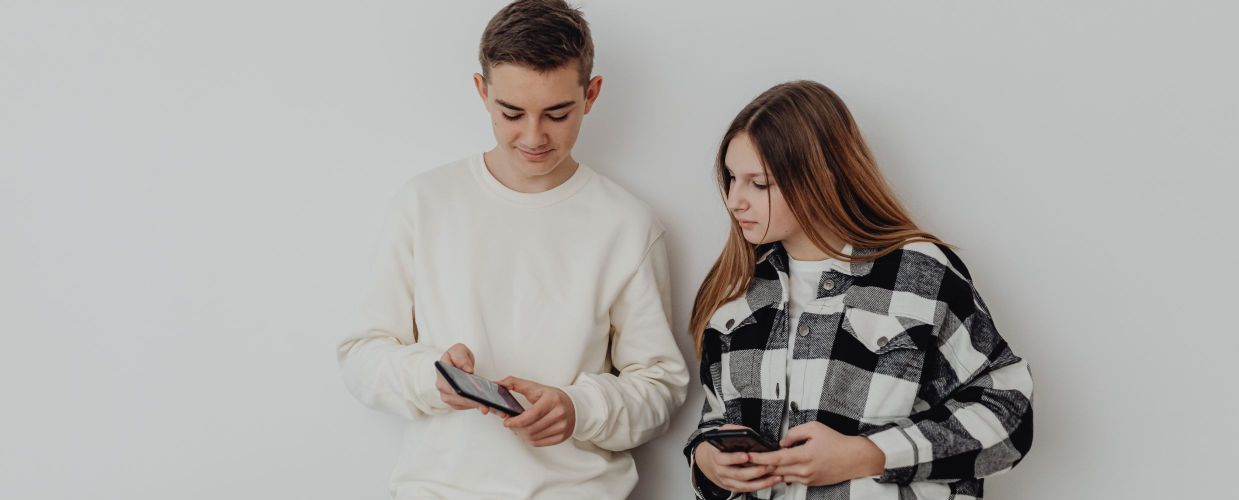 Comparație telefoane Xiaomi 15 vs Xiaomi 14. Care este mai bun?