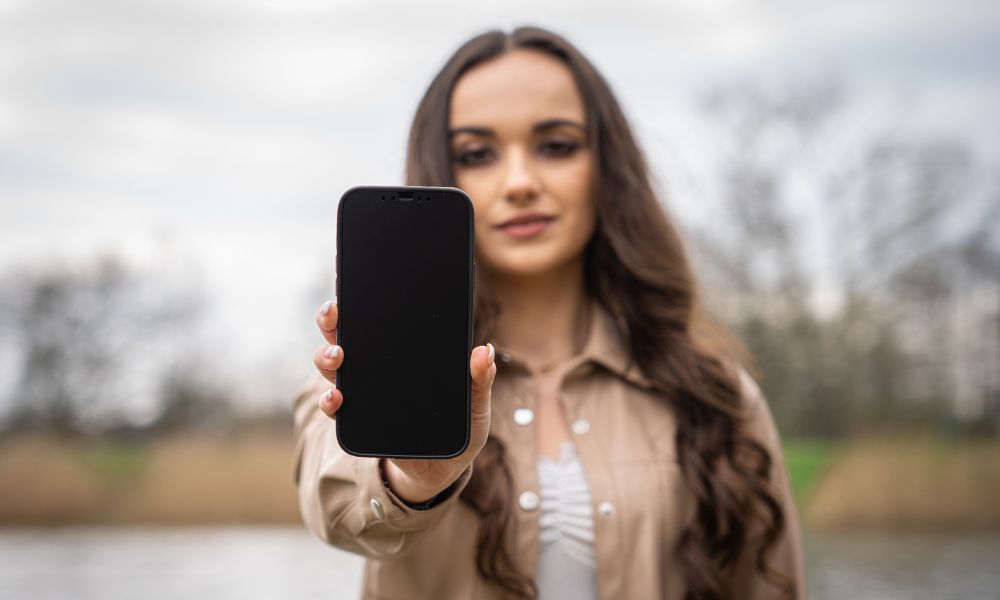 folia-hydrozelowa-czy-szklo-hartowane